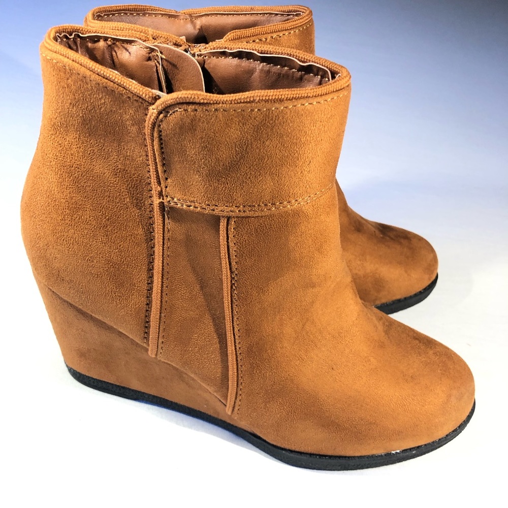 Olive Street Vegan Suede Wedge Side Zip Boot Sz 8